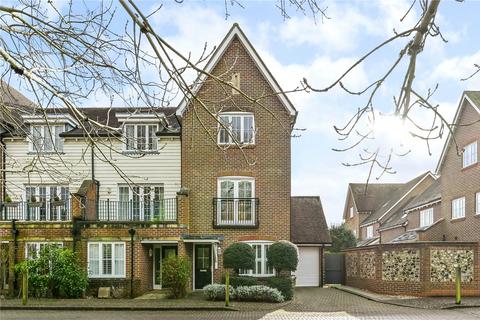 3 bedroom end of terrace house for sale, Wealden Drive, Westhampnett, Chichester, West Sussex, PO18