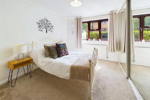 1 bedroom apartment for sale, Ashley Park Road, Walton-On-Thames