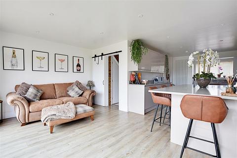 19 Links Drive, Bexhill-on-sea, TN40 1TA