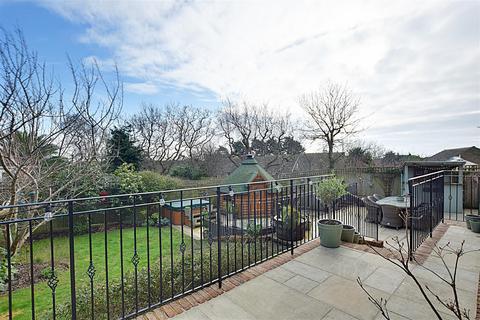 19 Links Drive, Bexhill-on-sea, TN40 1TA