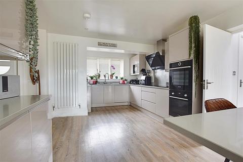 19 Links Drive, Bexhill-on-sea, TN40 1TA