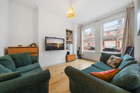 108 Thackeray Avenue, London, N17 9EA