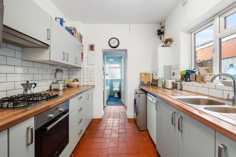 108 Thackeray Avenue, London, N17 9EA
