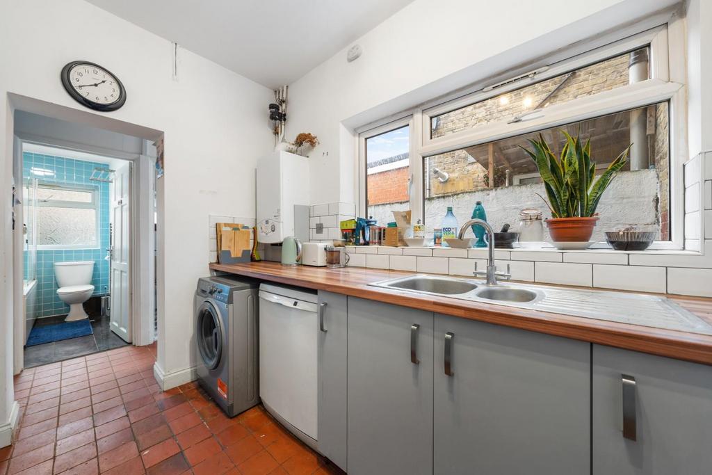108 Thackeray N17 9 EA-No Watermark-7.jpg