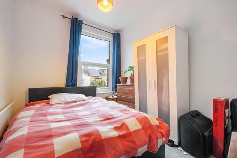 108 Thackeray Avenue, London, N17 9EA