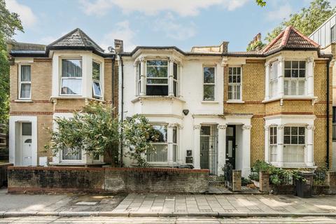 3 bedroom flat for sale, St. Thomas's Square, London E9