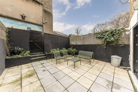3 bedroom flat for sale, St. Thomas's Square, London E9