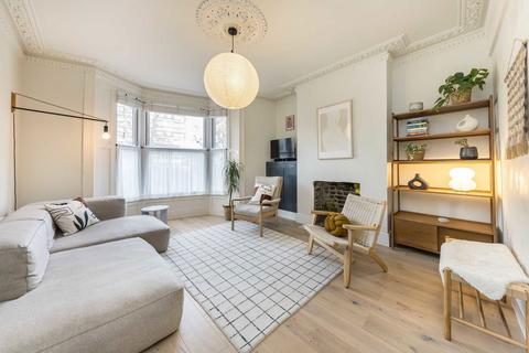 3 bedroom flat for sale, St. Thomas's Square, London E9