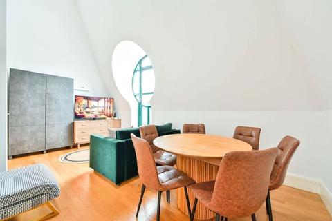 2 bedroom penthouse for sale, West Block, Forum Magnum Square, London, SE1