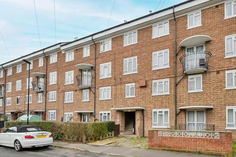 3 bedroom flat for sale, Hazel Close, Brentford, TW8