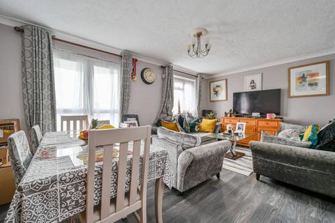 3 bedroom flat for sale, Hazel Close, Brentford, TW8