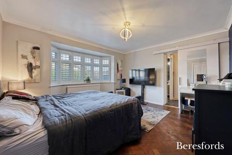 10 Garth Road, South Ockendon, RM15 6QU