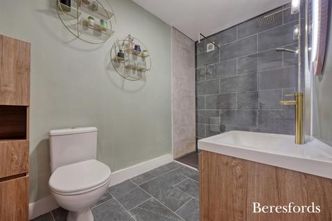 10 Garth Road, South Ockendon, RM15 6QU
