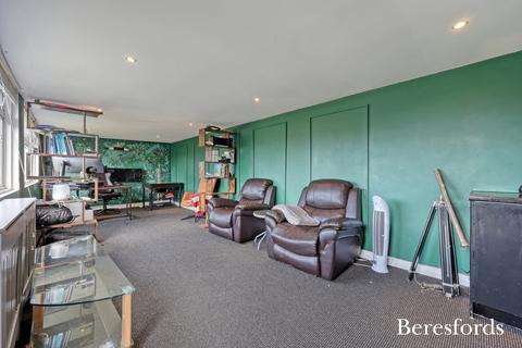 10 Garth Road, South Ockendon, RM15 6QU