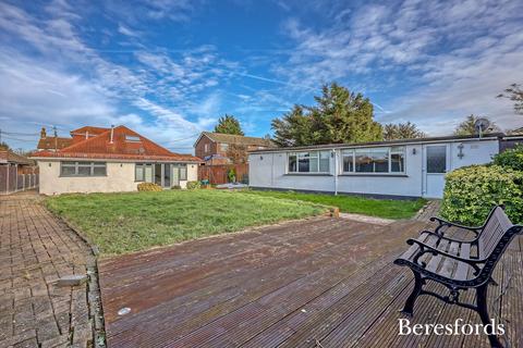 10 Garth Road, South Ockendon, RM15 6QU