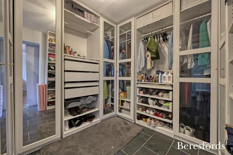 10 Garth Road, South Ockendon, RM15 6QU