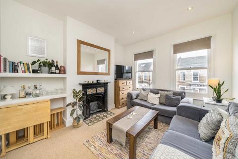 2 bedroom flat for sale, Tremadoc Road, London SW4