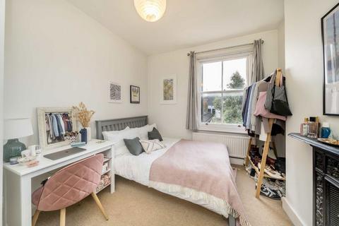 2 bedroom flat for sale, Tremadoc Road, London SW4