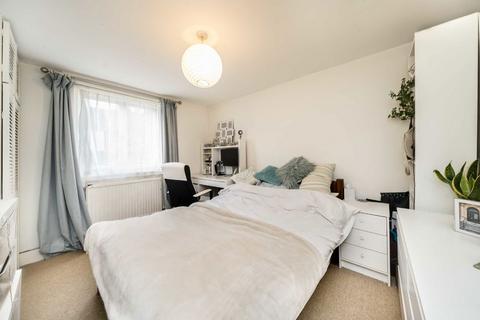 2 bedroom flat for sale, Tremadoc Road, London SW4