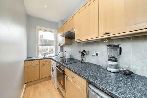 2 bedroom flat for sale, Tremadoc Road, London SW4