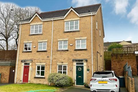 19 Bakehurst Close, New Mills, High Peak, SK22 4PT
