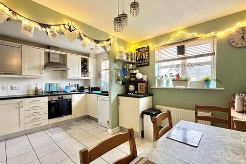 19 Bakehurst Close, New Mills, High Peak, SK22 4PT