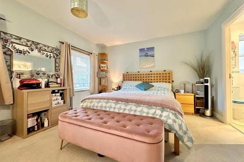 19 Bakehurst Close, New Mills, High Peak, SK22 4PT
