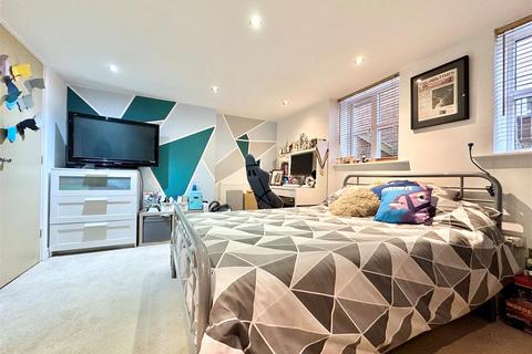 19 Bakehurst Close, New Mills, High Peak, SK22 4PT