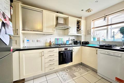 19 Bakehurst Close, New Mills, High Peak, SK22 4PT