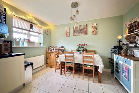 19 Bakehurst Close, New Mills, High Peak, SK22 4PT