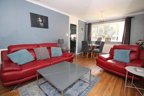 2 bedroom flat for sale, Beachborough Road, Bromley BR1