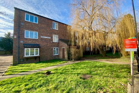 2 bedroom flat for sale, Beachborough Road, Bromley BR1