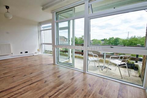 2 bedroom flat to rent, Acacia Grove, New Malden