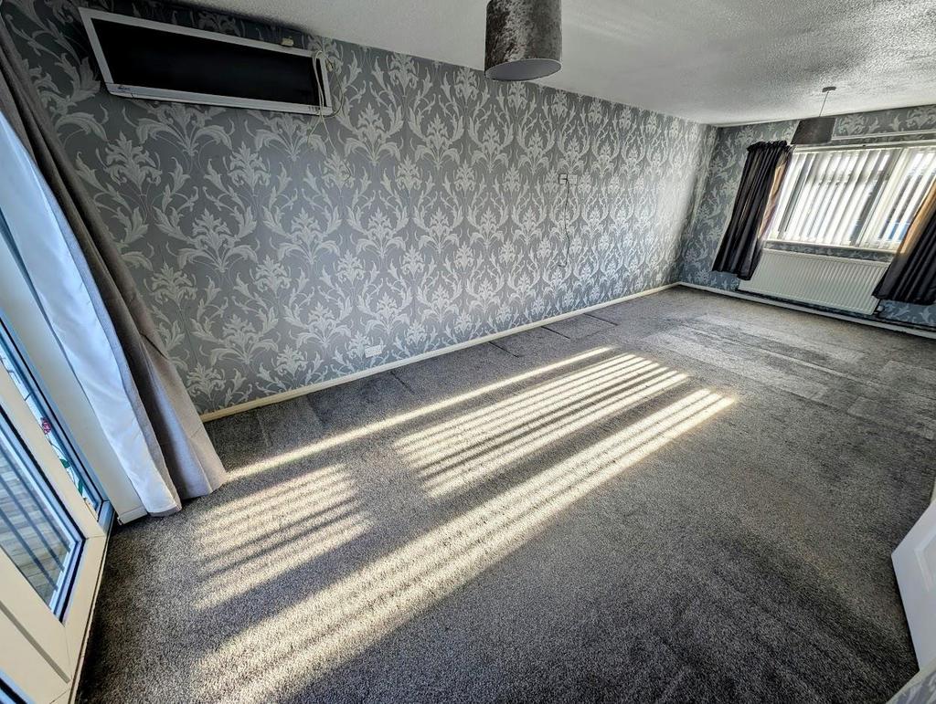 Bed 1.jpg