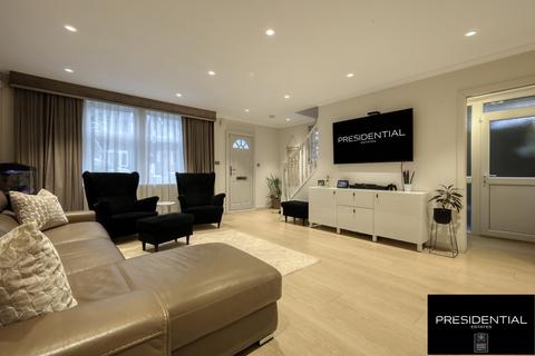 3 bedroom end of terrace house for sale, Chigwell IG7