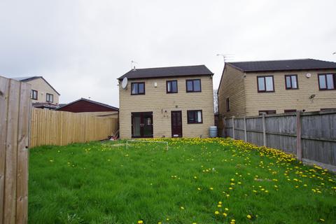 4 bedroom detached house to rent, Brackehill Drive, BD7 4RS