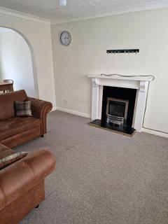 4 bedroom detached house to rent, Brackenhill Drive, BD7 4RS