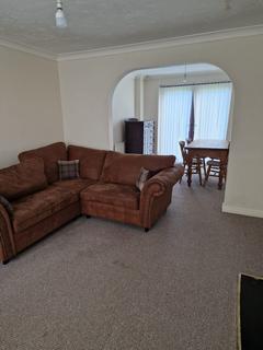 4 bedroom detached house to rent, Brackenhill Drive, BD7 4RS
