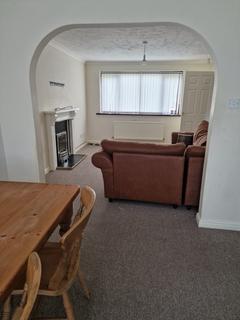 4 bedroom detached house to rent, Brackenhill Drive, BD7 4RS