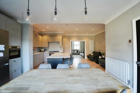 4 bedroom end of terrace house for sale, Stainforth Road, NEWBURY PARK, IG2