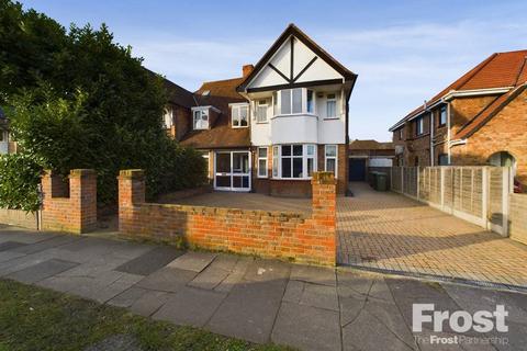 4 bedroom house for sale, Park Avenue, Staines-upon-Thames, Surrey, TW18