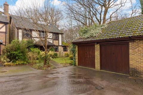 4 bedroom detached house for sale, Saxon Road, Crawley RH10