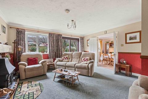 4 bedroom detached house for sale, Saxon Road, Crawley RH10