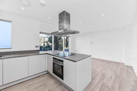 2 bedroom apartment to rent, Pine Ridge, Forest Hill SE23