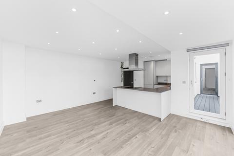 2 bedroom apartment to rent, Pine Ridge, Forest Hill SE23