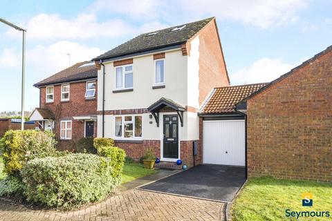 3 bedroom end of terrace house for sale, Atherton Close, Guildford GU4