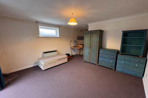 Studio to rent, Heygate House, James Street, Rochester