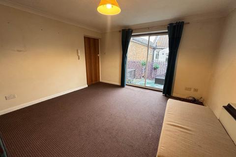 Studio to rent, Heygate House, James Street, Rochester