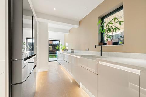 7 Station Road, Claygate, Esher, KT10 9DH