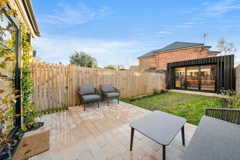 7 Station Road, Claygate, Esher, KT10 9DH